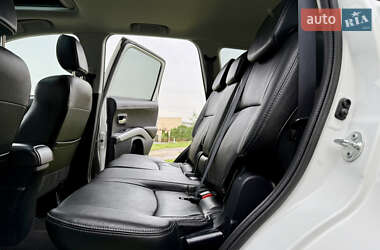 Внедорожник / Кроссовер Mitsubishi Outlander 2012 в 