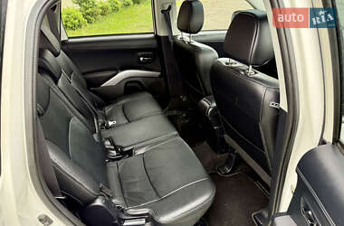 Внедорожник / Кроссовер Mitsubishi Outlander 2012 в 