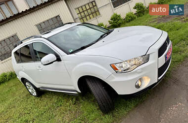 Внедорожник / Кроссовер Mitsubishi Outlander 2012 в 