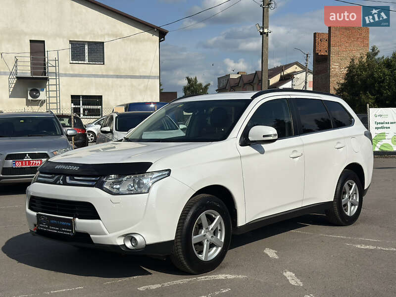 Внедорожник / Кроссовер Mitsubishi Outlander 2013 в 