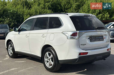 Внедорожник / Кроссовер Mitsubishi Outlander 2013 в 