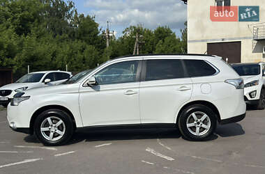 Внедорожник / Кроссовер Mitsubishi Outlander 2013 в 