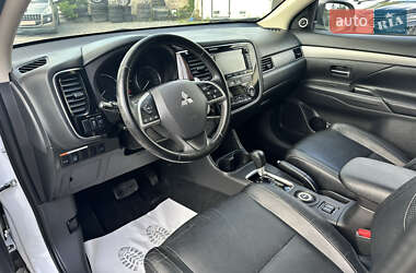 Внедорожник / Кроссовер Mitsubishi Outlander 2013 в 