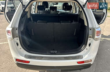 Внедорожник / Кроссовер Mitsubishi Outlander 2013 в 
