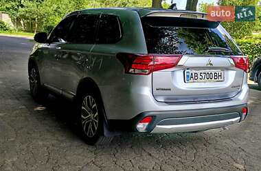 Внедорожник / Кроссовер Mitsubishi Outlander 2015 в 