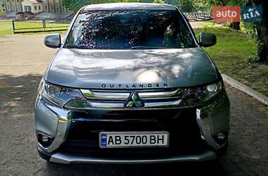 Внедорожник / Кроссовер Mitsubishi Outlander 2015 в 