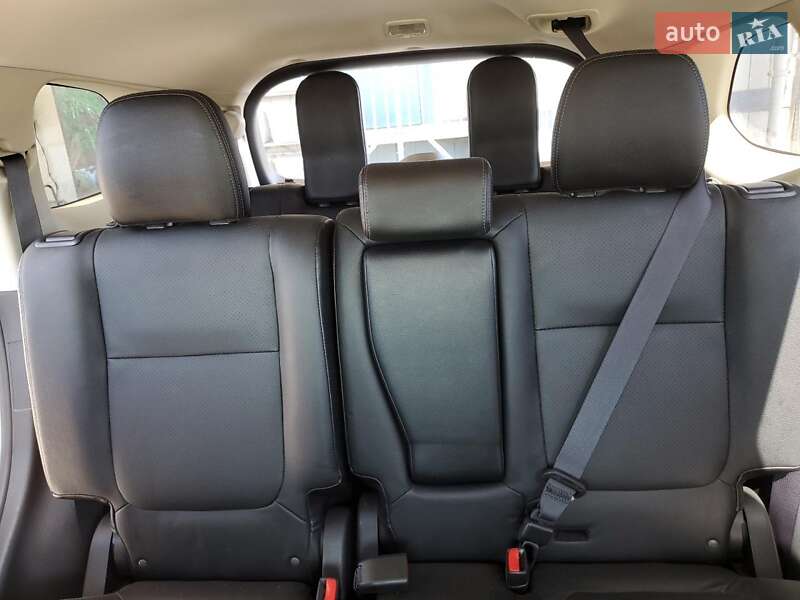 Внедорожник / Кроссовер Mitsubishi Outlander 2016 в Львове