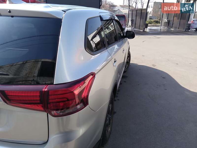 Позашляховик / Кросовер Mitsubishi Outlander 2020 в Дніпрі фото 4 Позашляховик / Кросовер Mitsubishi Outlander 2020 в Дніпрі