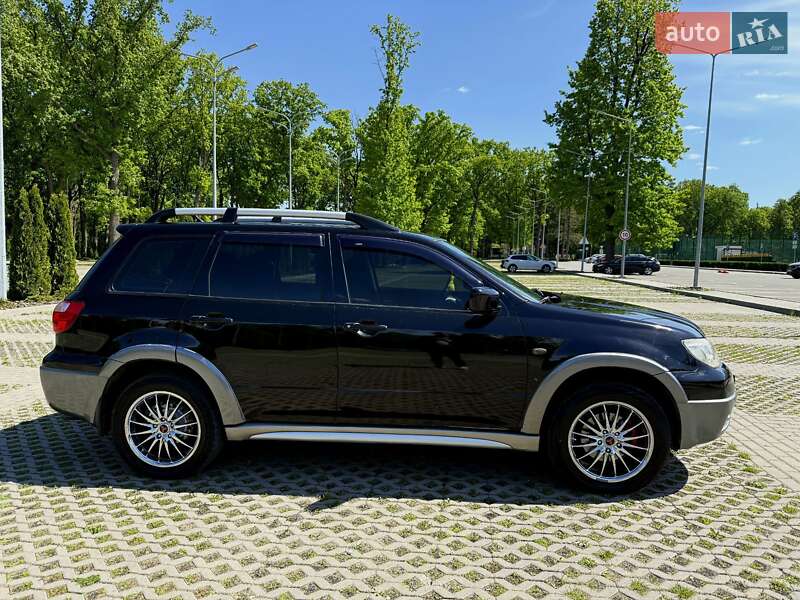 Позашляховик / Кросовер Mitsubishi Outlander 2005 в Харкові