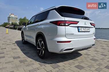 Позашляховик / Кросовер Mitsubishi Outlander 2023 в 