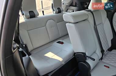 Позашляховик / Кросовер Mitsubishi Outlander 2023 в 