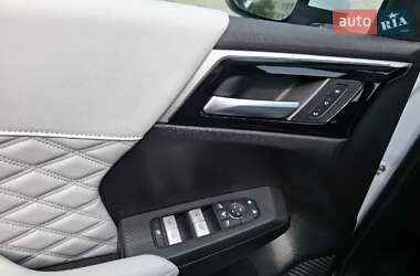 Позашляховик / Кросовер Mitsubishi Outlander 2023 в 