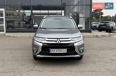 Внедорожник / Кроссовер Mitsubishi Outlander 2017 в 