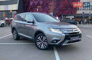 Внедорожник / Кроссовер Mitsubishi Outlander 2019 в Киеве