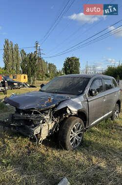 Внедорожник / Кроссовер Mitsubishi Outlander 2015 в Полтаве