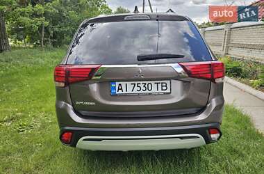 Внедорожник / Кроссовер Mitsubishi Outlander 2021 в 