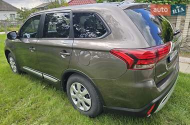 Внедорожник / Кроссовер Mitsubishi Outlander 2021 в 