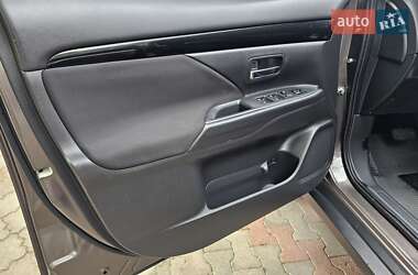 Внедорожник / Кроссовер Mitsubishi Outlander 2021 в 