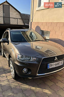 Внедорожник / Кроссовер Mitsubishi Outlander 2011 в 