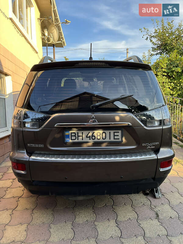 Позашляховик / Кросовер Mitsubishi Outlander 2011 в Окнах