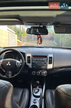 Внедорожник / Кроссовер Mitsubishi Outlander 2011 в 