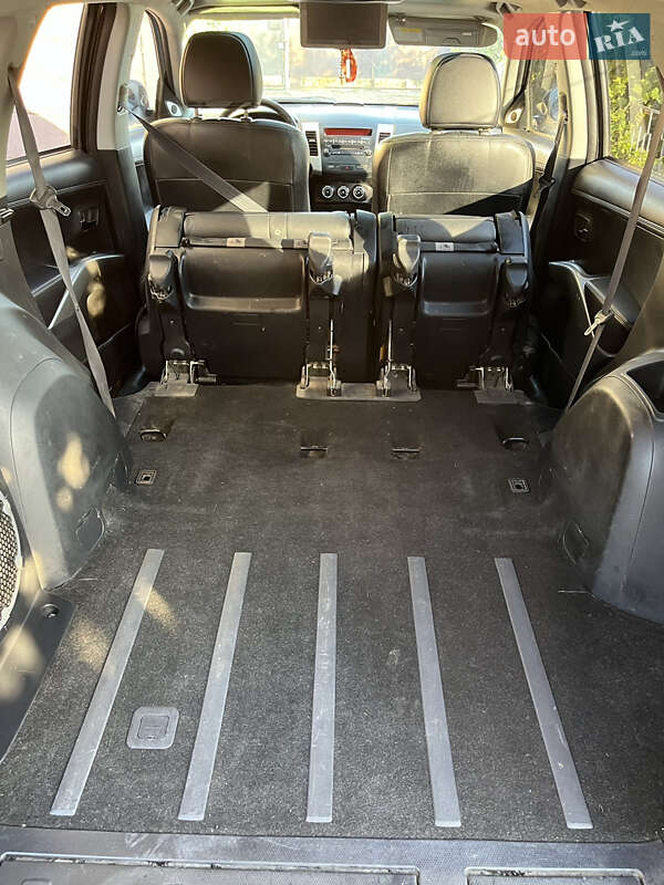 Позашляховик / Кросовер Mitsubishi Outlander 2011 в Окнах