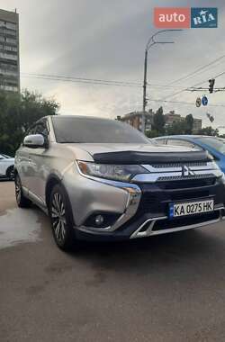 Позашляховик / Кросовер Mitsubishi Outlander 2019 в Києві