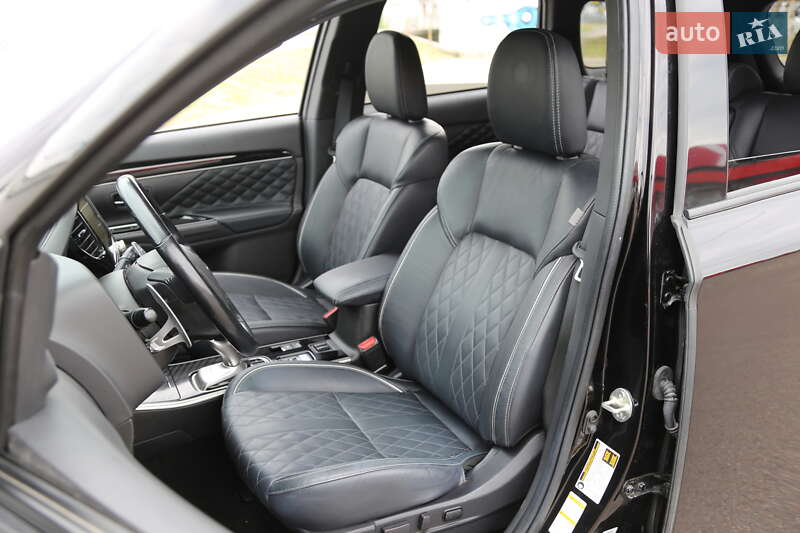 Внедорожник / Кроссовер Mitsubishi Outlander 2021 в Киеве