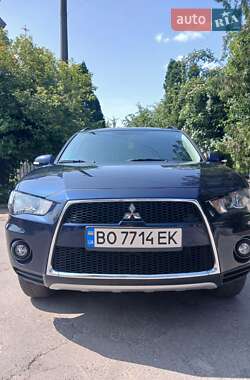 Внедорожник / Кроссовер Mitsubishi Outlander 2010 в 