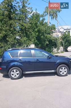 Внедорожник / Кроссовер Mitsubishi Outlander 2010 в 