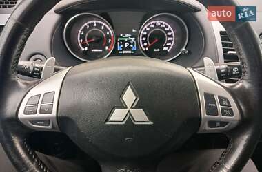 Внедорожник / Кроссовер Mitsubishi Outlander 2010 в 