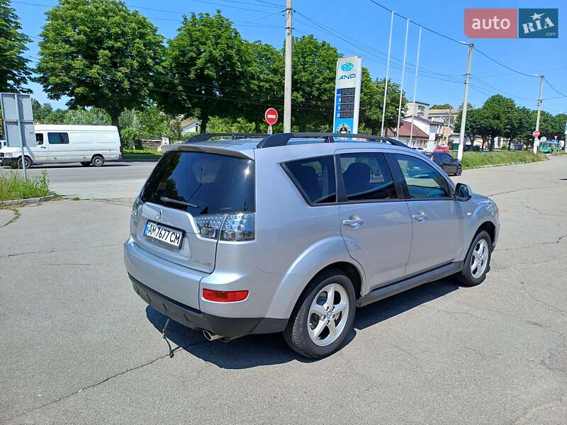 Позашляховик / Кросовер Mitsubishi Outlander 2010 в Житомирі