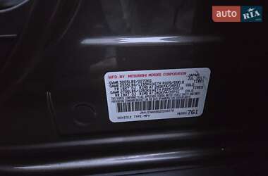 Внедорожник / Кроссовер Mitsubishi Outlander 2015 в 