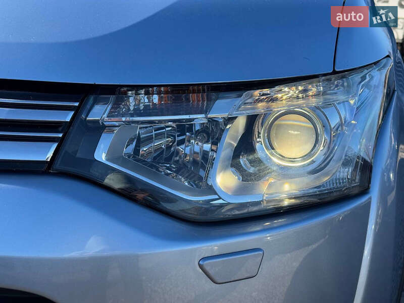 Позашляховик / Кросовер Mitsubishi Outlander 2014 в Стрию
