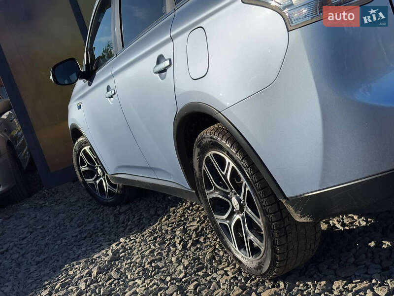 Позашляховик / Кросовер Mitsubishi Outlander 2014 в Стрию