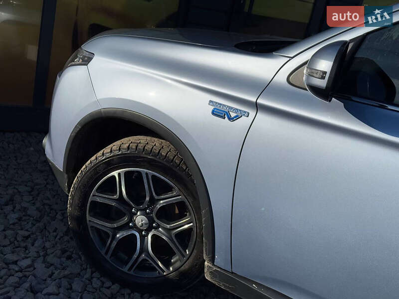 Позашляховик / Кросовер Mitsubishi Outlander 2014 в Стрию