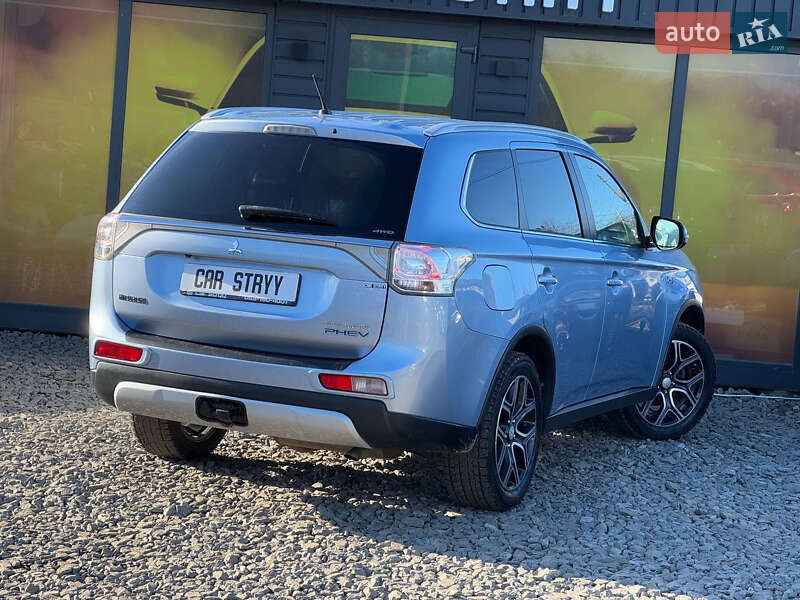 Позашляховик / Кросовер Mitsubishi Outlander 2014 в Стрию