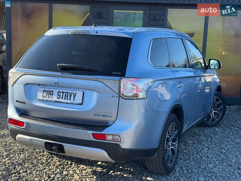 Позашляховик / Кросовер Mitsubishi Outlander 2014 в Стрию