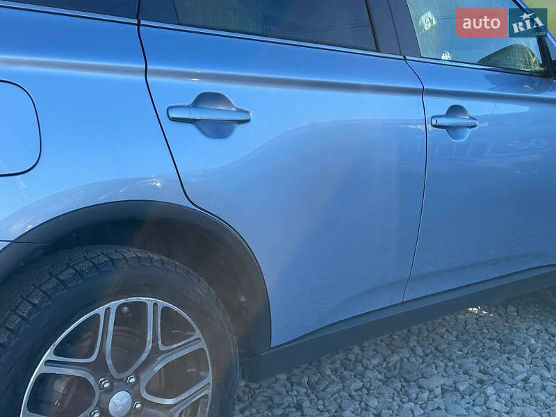 Позашляховик / Кросовер Mitsubishi Outlander 2014 в Стрию
