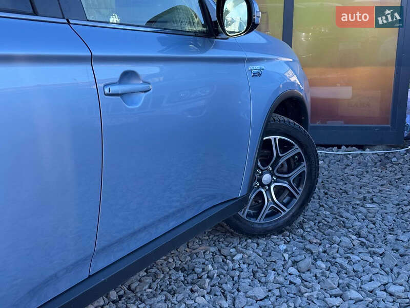 Позашляховик / Кросовер Mitsubishi Outlander 2014 в Стрию