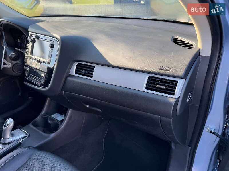 Позашляховик / Кросовер Mitsubishi Outlander 2014 в Стрию