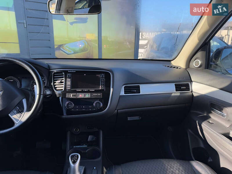 Позашляховик / Кросовер Mitsubishi Outlander 2014 в Стрию