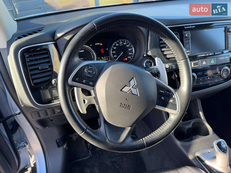 Позашляховик / Кросовер Mitsubishi Outlander 2014 в Стрию