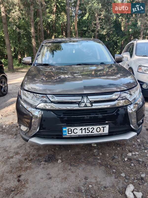 Mitsubishi Outlander 2016