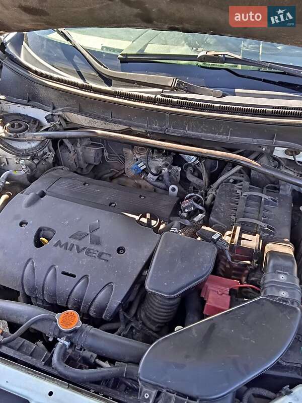 Позашляховик / Кросовер Mitsubishi Outlander 2010 в Миколаєві