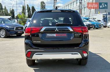 Внедорожник / Кроссовер Mitsubishi Outlander 2020 в 
