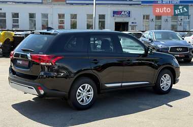 Внедорожник / Кроссовер Mitsubishi Outlander 2020 в 