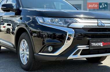 Внедорожник / Кроссовер Mitsubishi Outlander 2020 в 