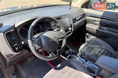 Внедорожник / Кроссовер Mitsubishi Outlander 2020 в 