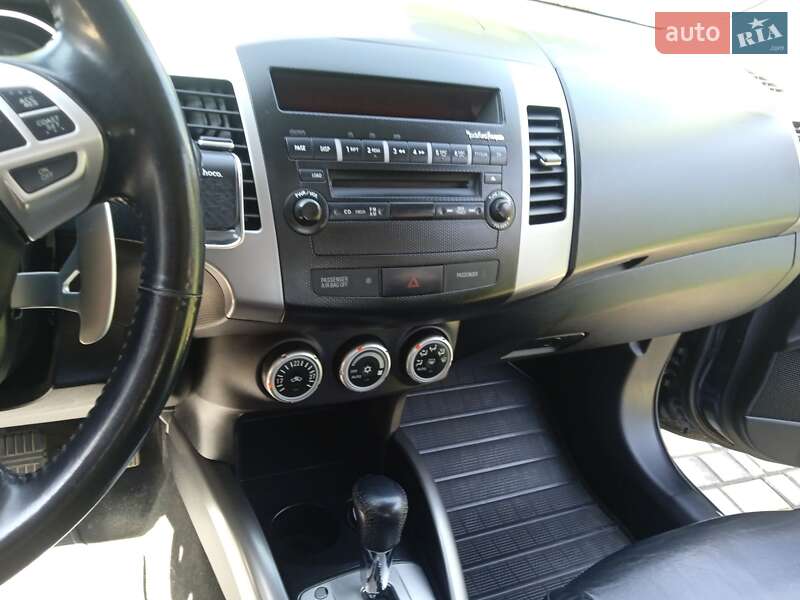 Позашляховик / Кросовер Mitsubishi Outlander 2009 в Літині